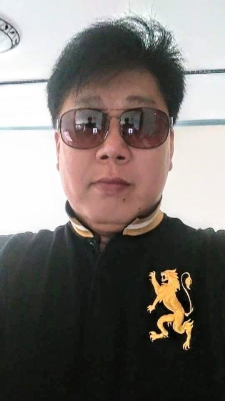 含笑半步癲的第一张照片--台湾交友中心
