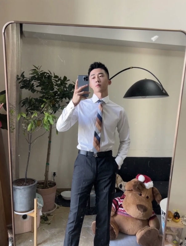 张浩的第一张照片--台湾交友中心