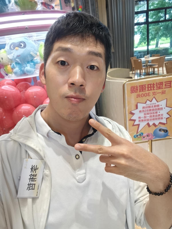 銪哲的第一张照片--台湾交友中心